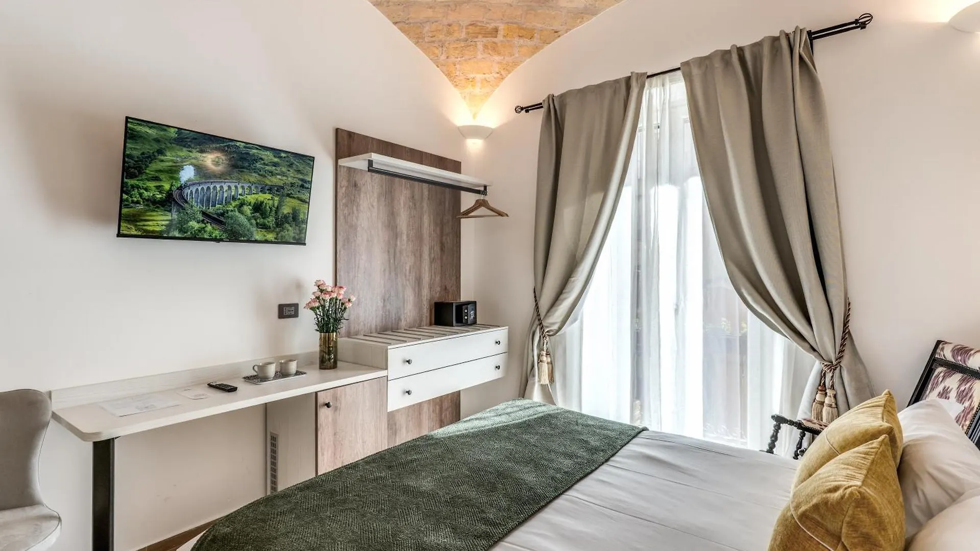 Rose Inn Rome Italy